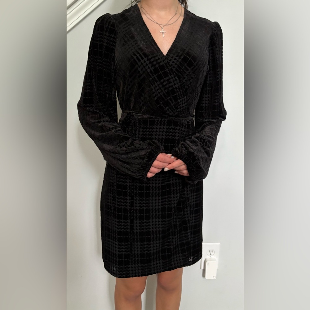 Gianni Bini Black V-Neck Bishop Sleeve Dress